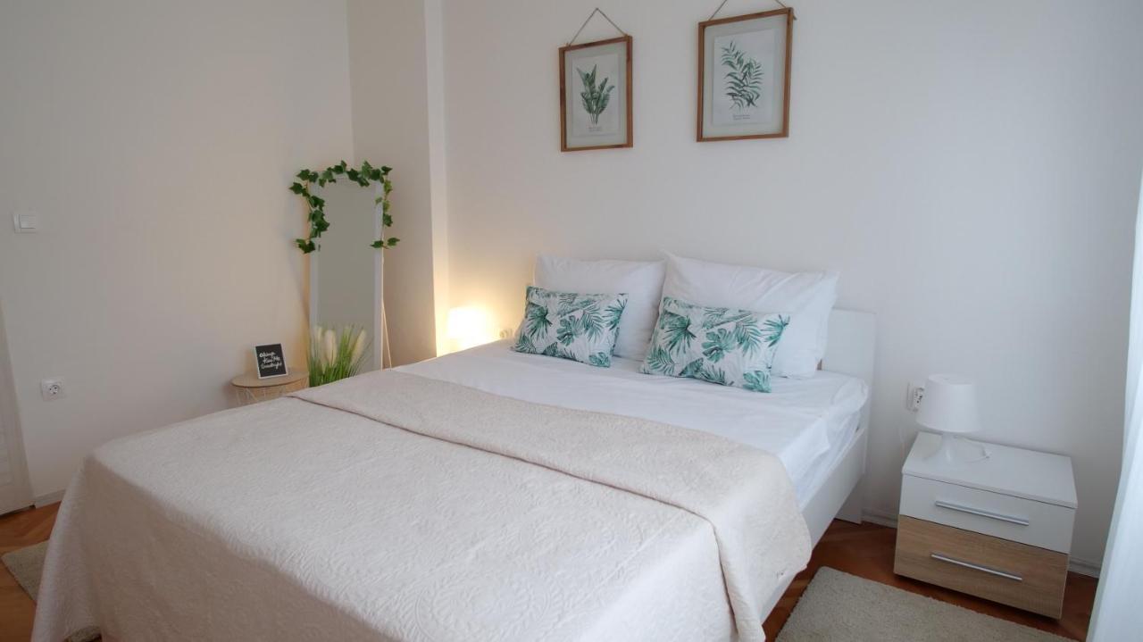 Arena Apartment With 3 Bedrooms In The City Center Pula Exterior photo
